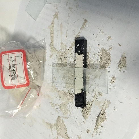 怎么測量粉末的接觸角？液滴是滴下來還是接下來的? 