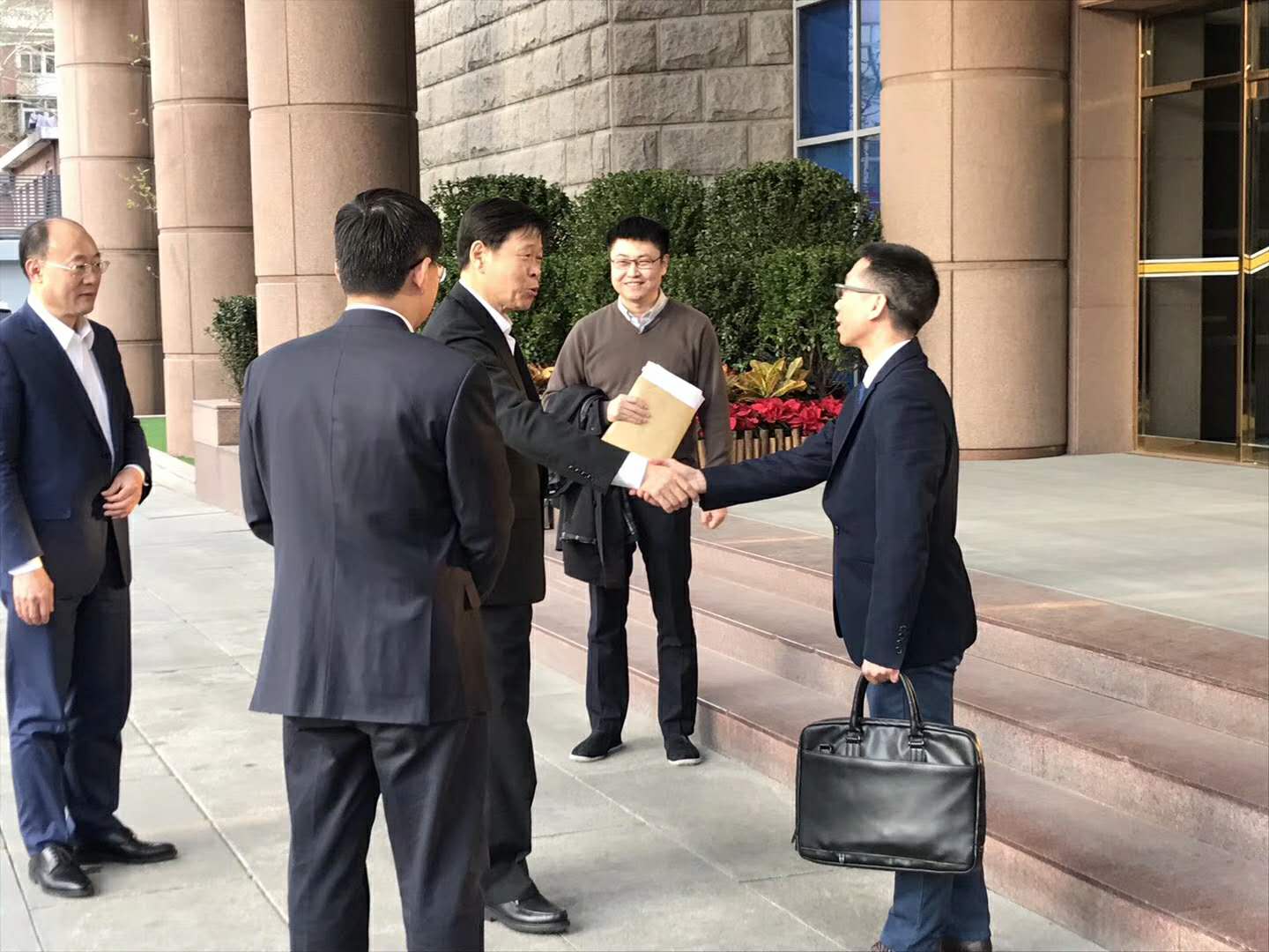 熱烈祝賀晟鼎精密儀器參加李克強(qiáng)總理組織的《關(guān)于企業(yè)稅負(fù)改革座談會》